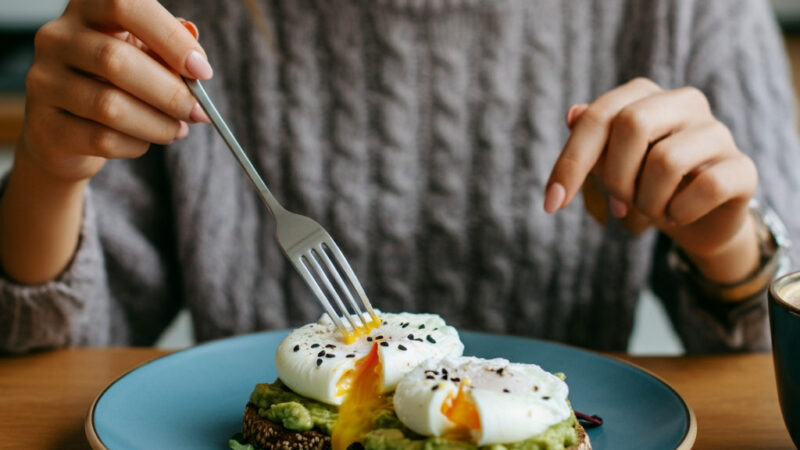 How to Cook Poached Eggs for Breakfast